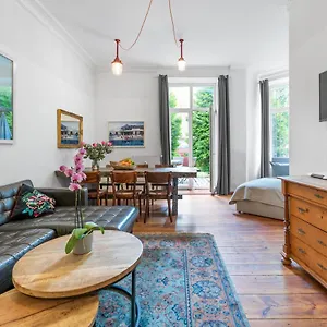 Appartement Boediker Loft, 3 Bedroom App With 2 Bath In Friedrichshain Up To 9, Berlijn